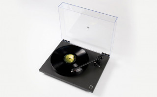 Rega Planar 1 Plus med Carbon hos Lefflers.se