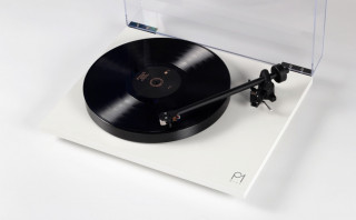 Rega Planar 1 Plus med Carbon hos Lefflers.se